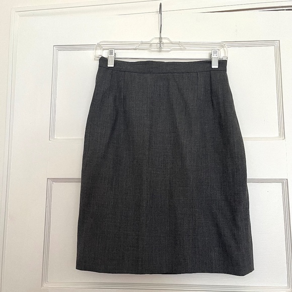Giorgio Armani Dresses & Skirts - EUC vintage Giorgio Armani skirt, size 8 runs small, gray, professional